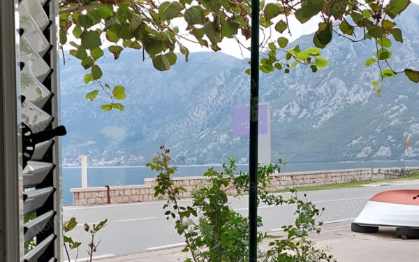 kamennyj dom na pervoj linii v kostanicze investicziya s vidom na zaliv 33