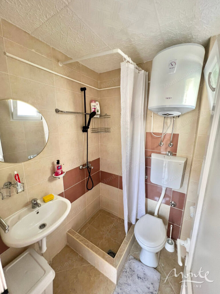 kompaktnyj dom s terrasoj i parkovkoj v sutomore 15