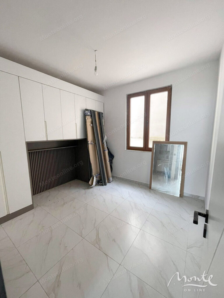kvartira s vidom na more v czentre biely herczeg novi 08