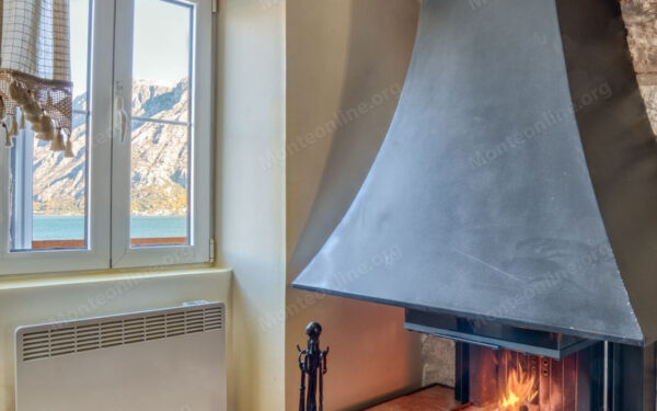 roskoshnaya kamennaya villa s vidom na zaliv v prchani kotor 04