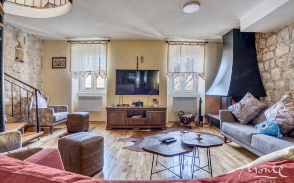 roskoshnaya kamennaya villa s vidom na zaliv v prchani kotor 17