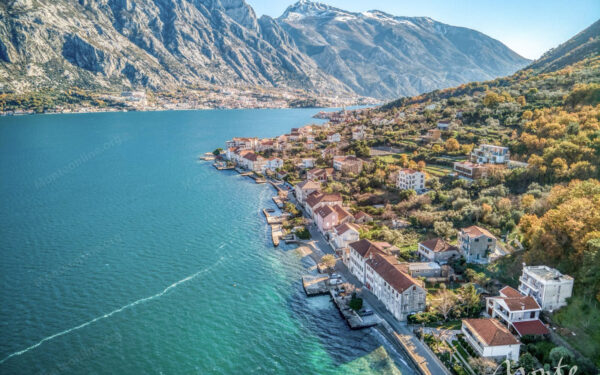 roskoshnaya kamennaya villa s vidom na zaliv v prchani kotor 19