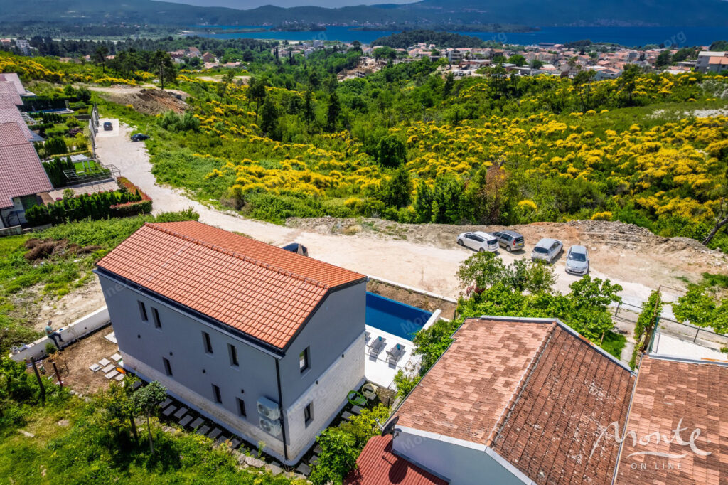 sovershenno novaya villa s bassejnom v prigorode tivata 21