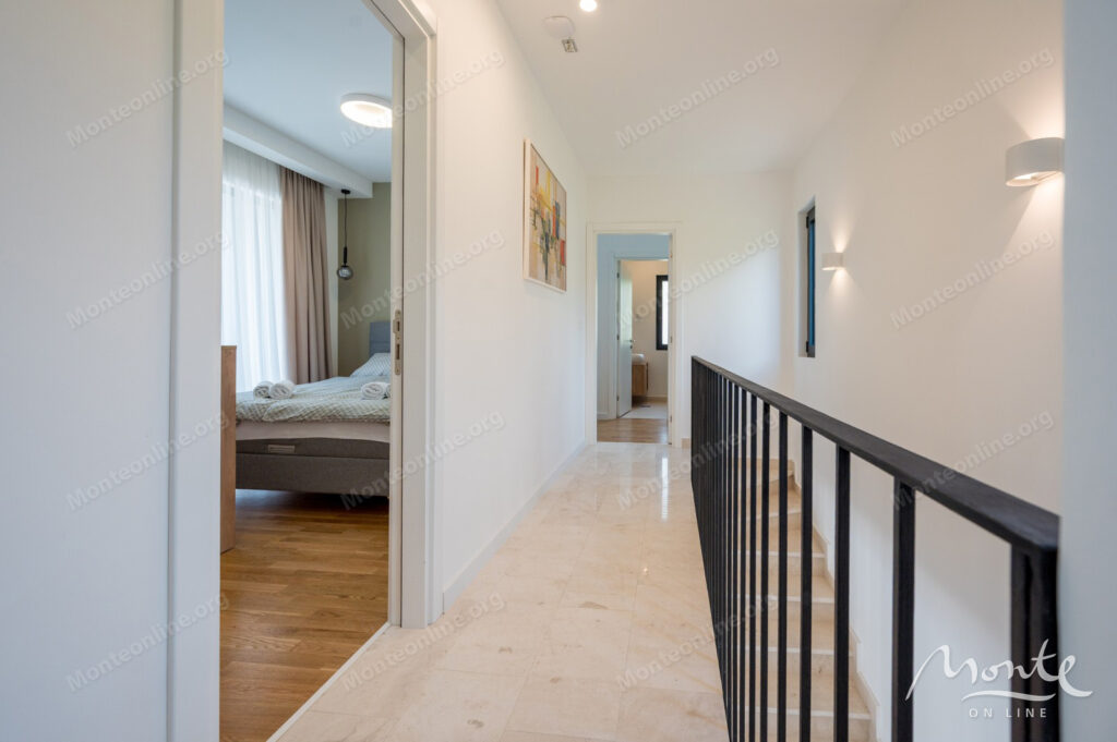 sovershenno novaya villa s bassejnom v prigorode tivata 27