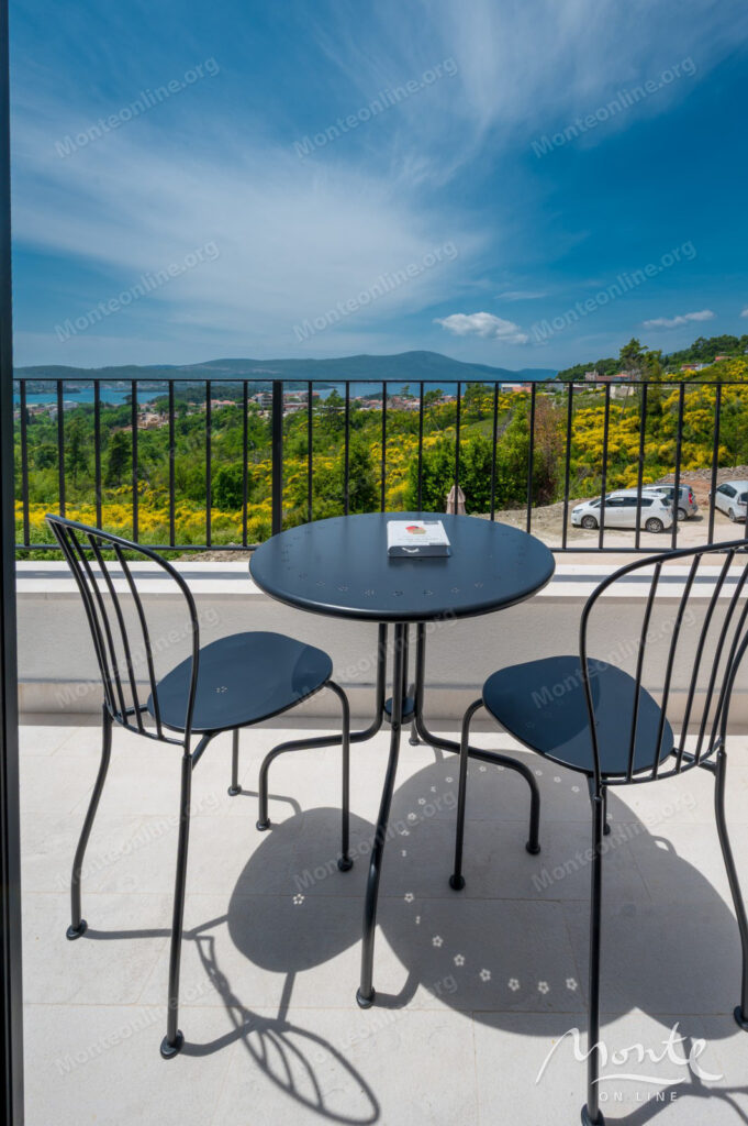 sovershenno novaya villa s bassejnom v prigorode tivata 29