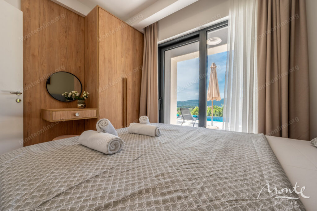 sovershenno novaya villa s bassejnom v prigorode tivata 32