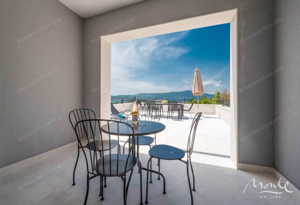 sovershenno novaya villa s bassejnom v prigorode tivata 33
