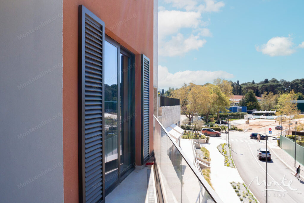 sovremennaya studiya v prestizhnom komplekse porto montenegro 11