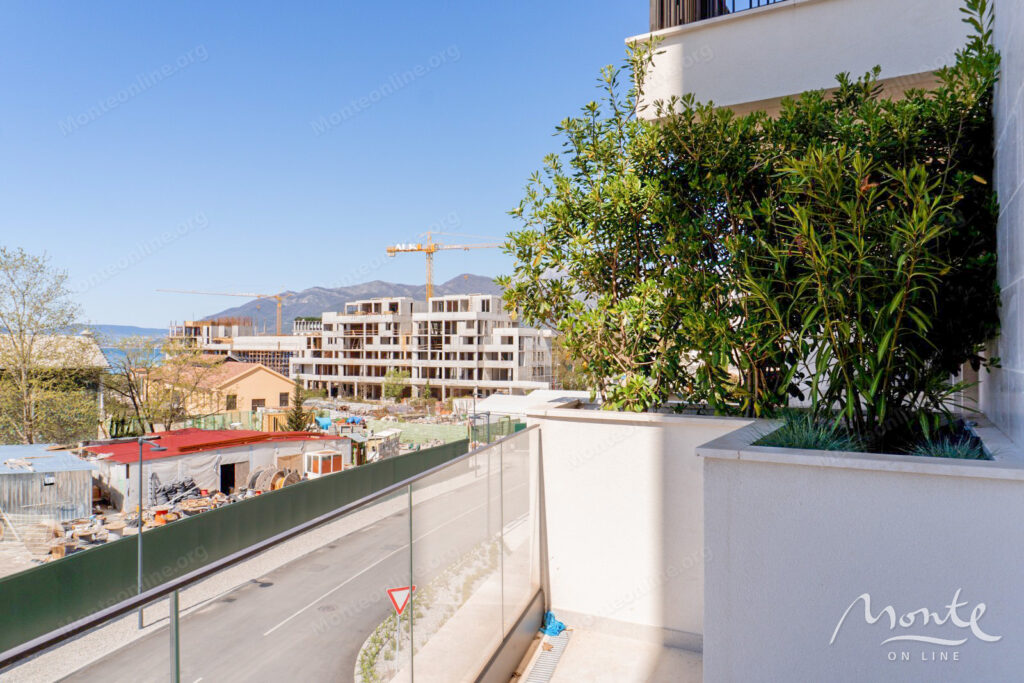 sovremennaya studiya v prestizhnom komplekse porto montenegro 12