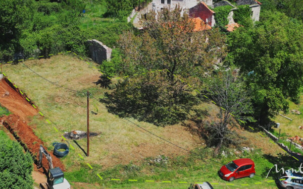 zemelnyj uchastok s panoramnym vidom na more nad budvoj 05