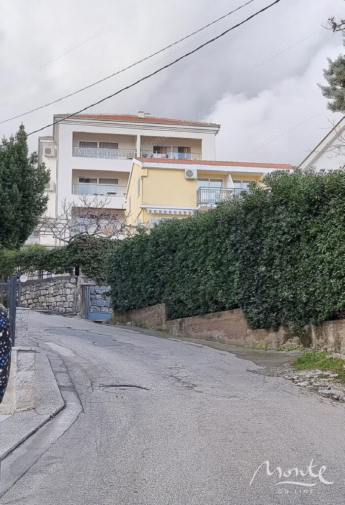 dejstvuyushhaya 3 etazhnaya turisticheskaya villa u morya v bechichi 07