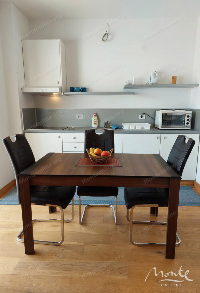 dejstvuyushhaya 3 etazhnaya turisticheskaya villa u morya v bechichi 12