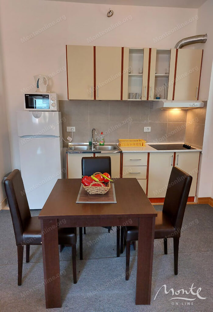 dejstvuyushhaya 3 etazhnaya turisticheskaya villa u morya v bechichi 15