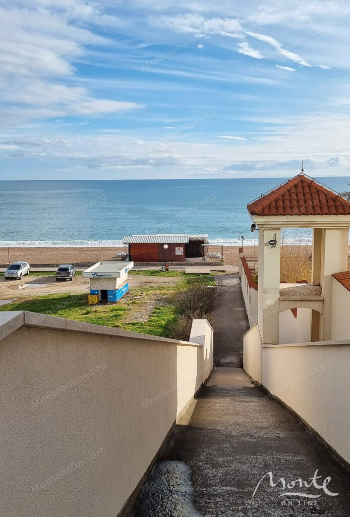 dejstvuyushhaya 3 etazhnaya turisticheskaya villa u morya v bechichi 26