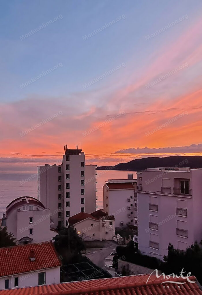 dejstvuyushhaya 3 etazhnaya turisticheskaya villa u morya v bechichi 28