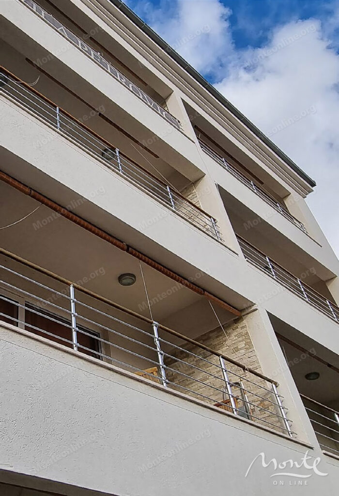 dejstvuyushhaya 3 etazhnaya turisticheskaya villa u morya v bechichi 30