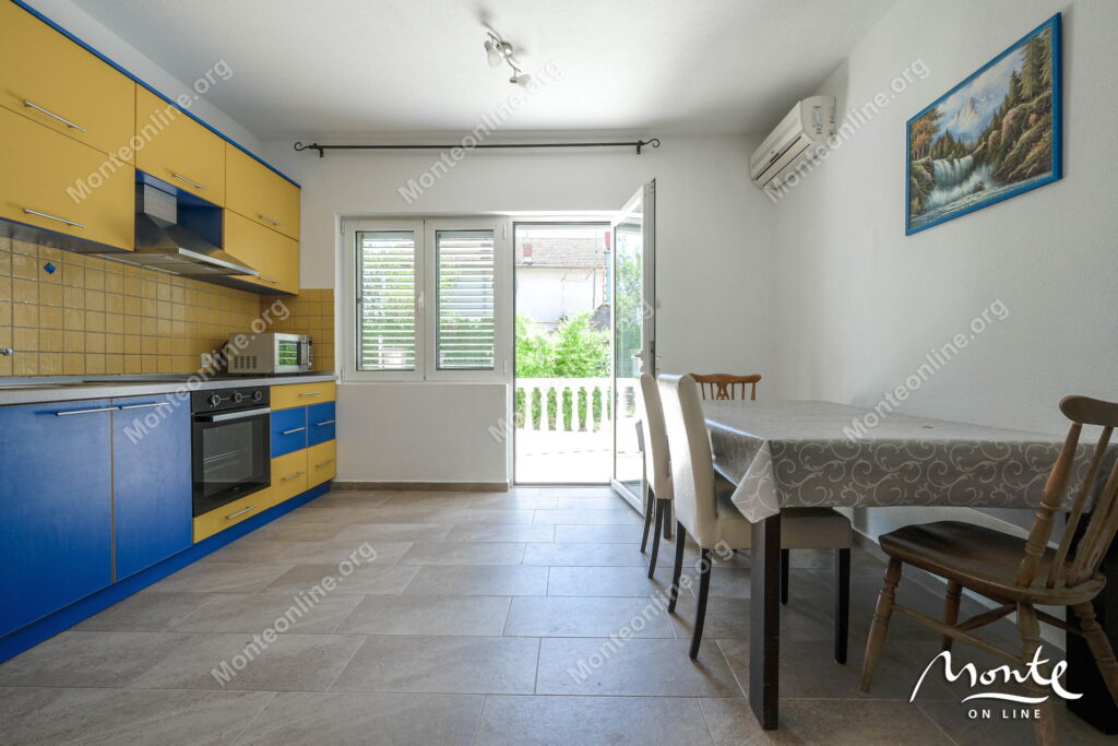 investiczionnyj uchastok s domom u morya v czentre tivata 13