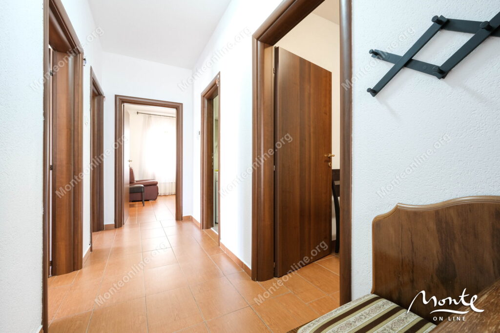 investiczionnyj uchastok s domom u morya v czentre tivata 14