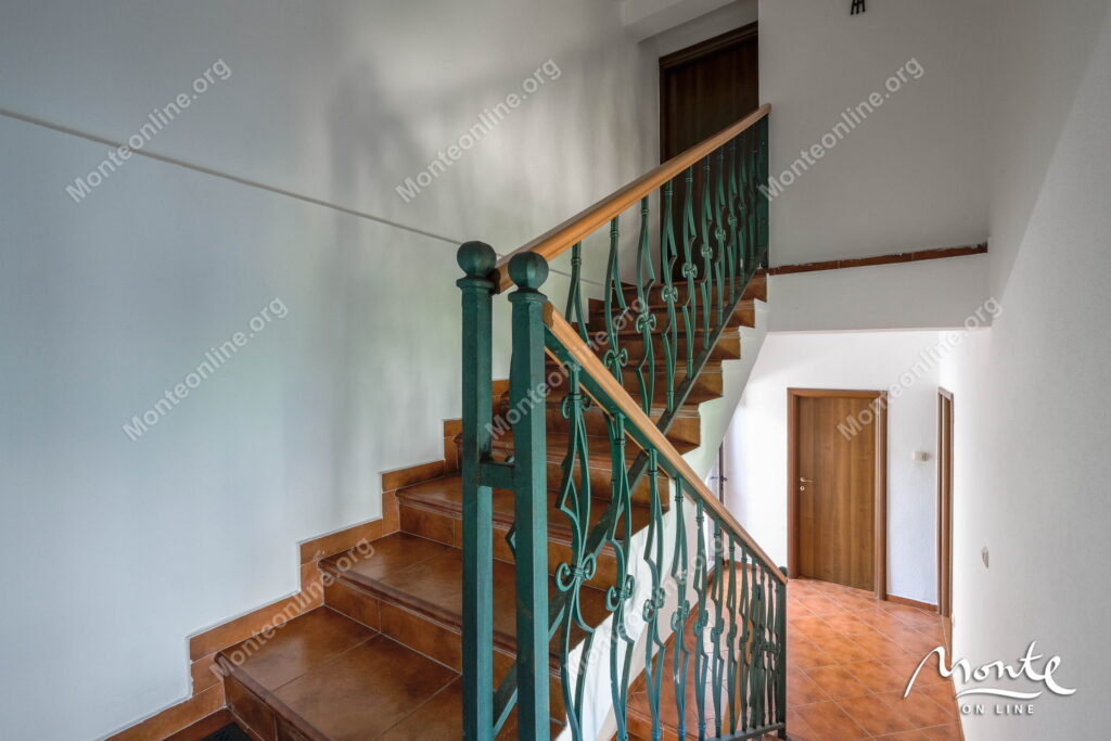 investiczionnyj uchastok s domom u morya v czentre tivata 15