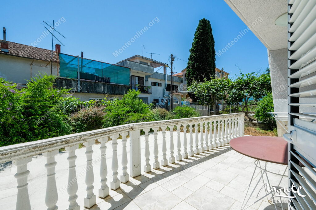 investiczionnyj uchastok s domom u morya v czentre tivata 16