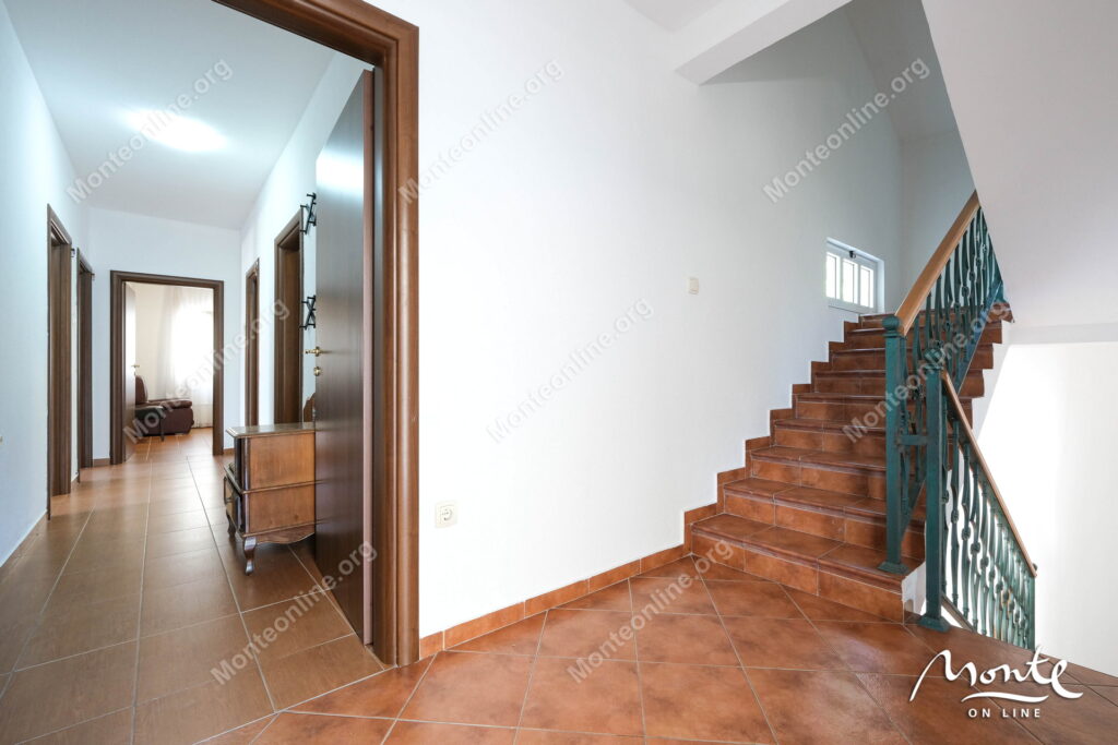 investiczionnyj uchastok s domom u morya v czentre tivata 18