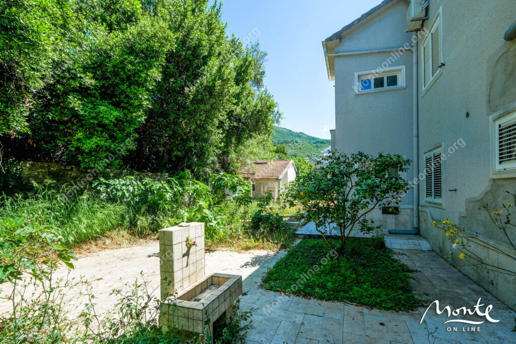 investiczionnyj uchastok s domom u morya v czentre tivata 20