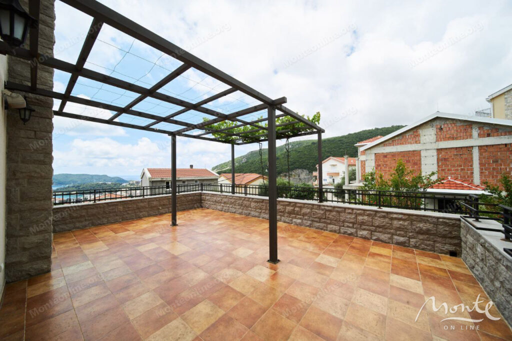 komfortnaya 4 etazhnaya villa v bechichi s bassejnom i panoramnym vidom 02