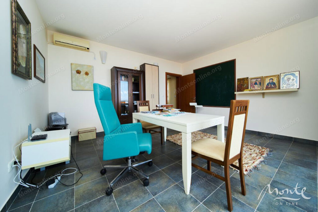 komfortnaya 4 etazhnaya villa v bechichi s bassejnom i panoramnym vidom 10