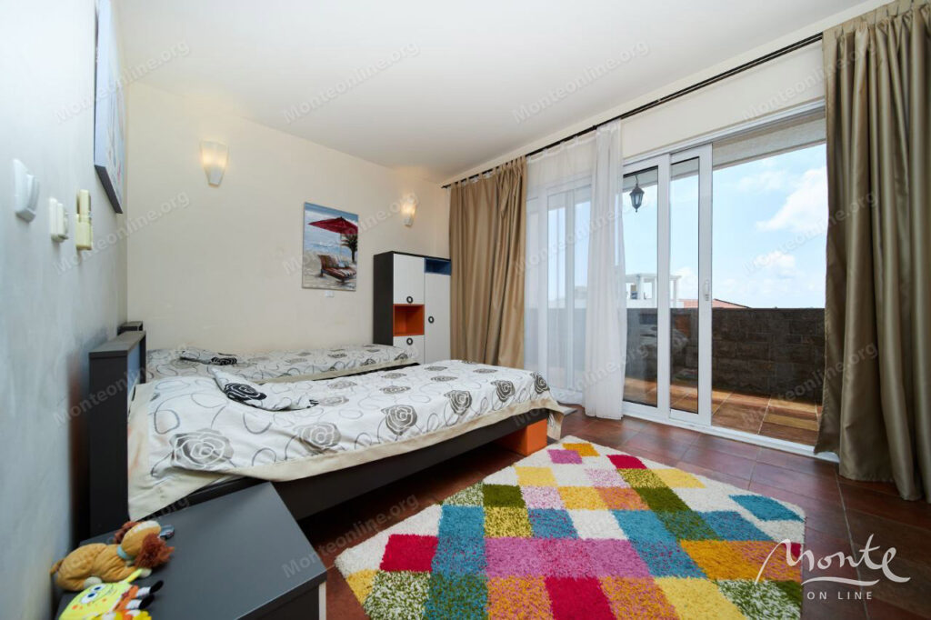 komfortnaya 4 etazhnaya villa v bechichi s bassejnom i panoramnym vidom 12