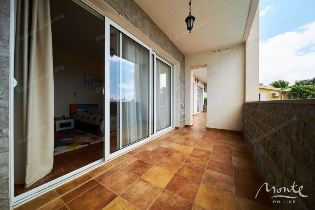 komfortnaya 4 etazhnaya villa v bechichi s bassejnom i panoramnym vidom 24