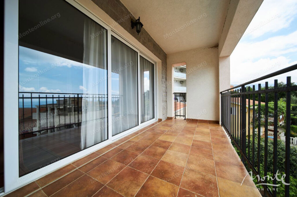 komfortnaya 4 etazhnaya villa v bechichi s bassejnom i panoramnym vidom 38