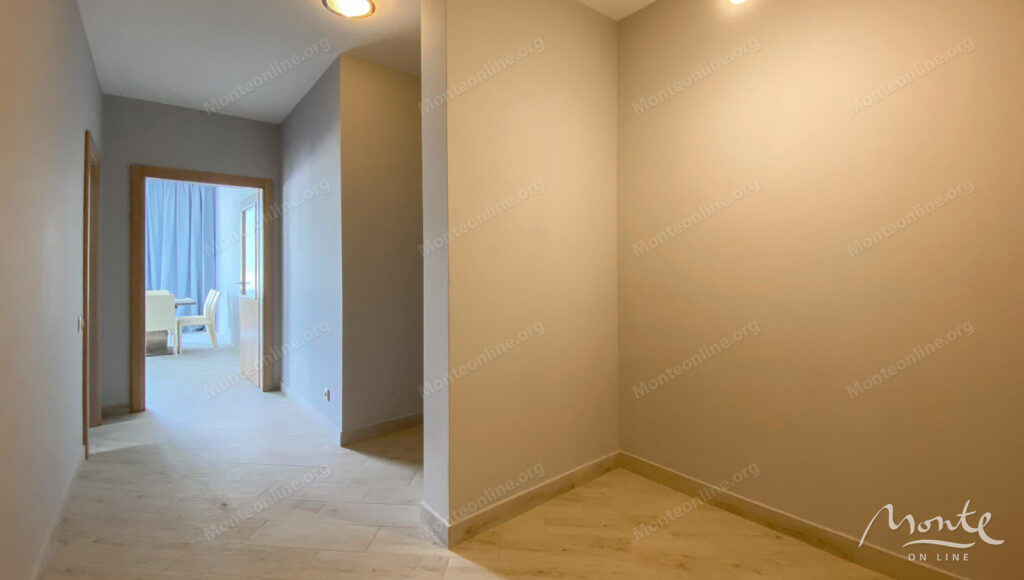 potryasayushhij 2 spalnyj apartament s panoramnym vidom na more v bechichi 09