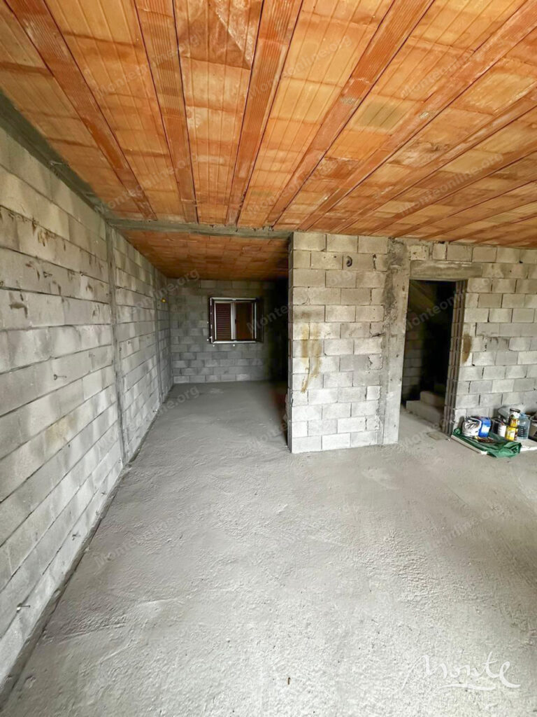 prostornyj dom s garazhom i terrasami v motichki gaj zhablyak 10