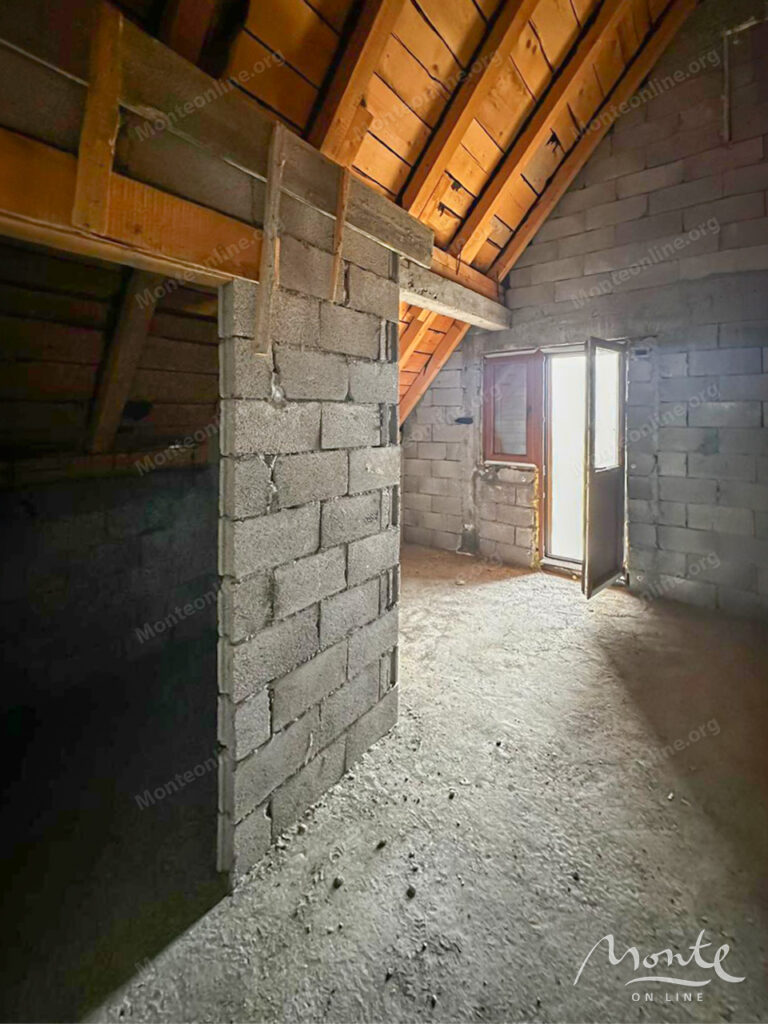 prostornyj dom s garazhom i terrasami v motichki gaj zhablyak 12