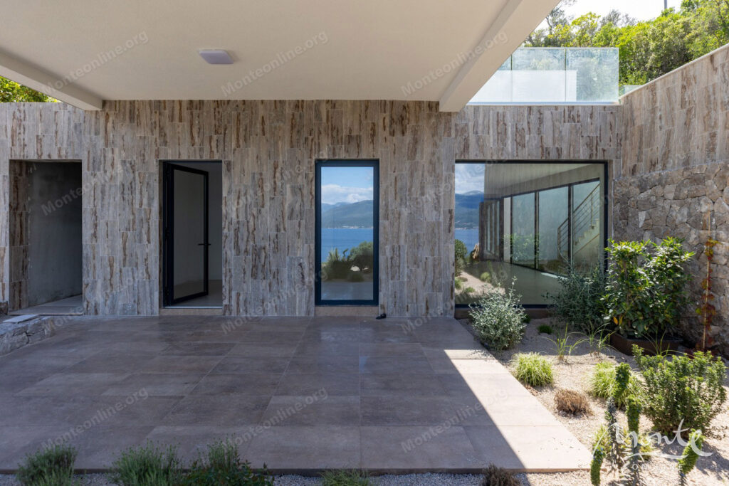 sovremennaya villa s panoramnym vidom na more v krashichi 03