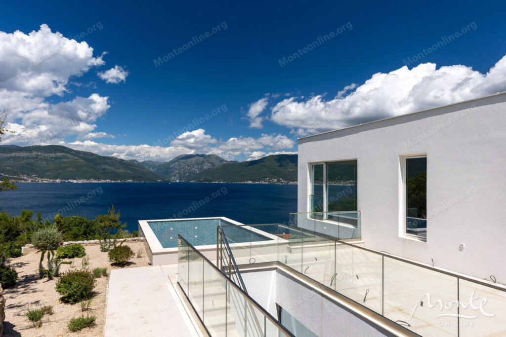 sovremennaya villa s panoramnym vidom na more v krashichi 10