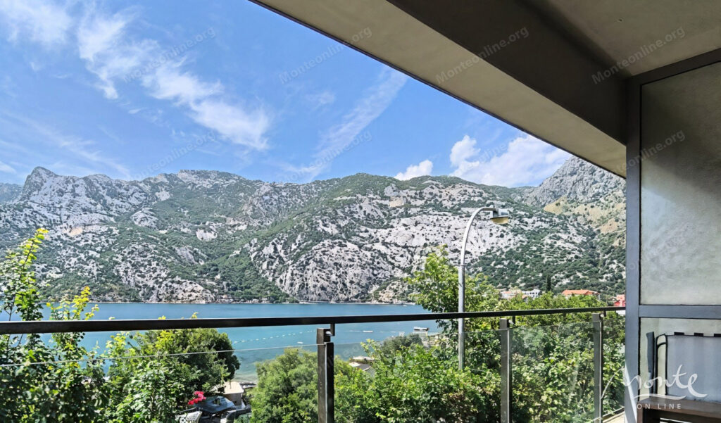 svetlaya kvartira u morya v risane vid v kotoryj vlyublyaeshsya 03