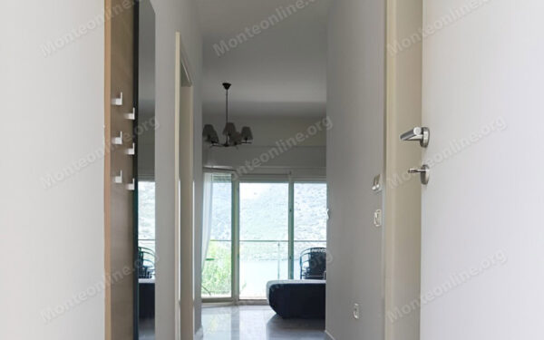 svetlaya kvartira u morya v risane vid v kotoryj vlyublyaeshsya 11