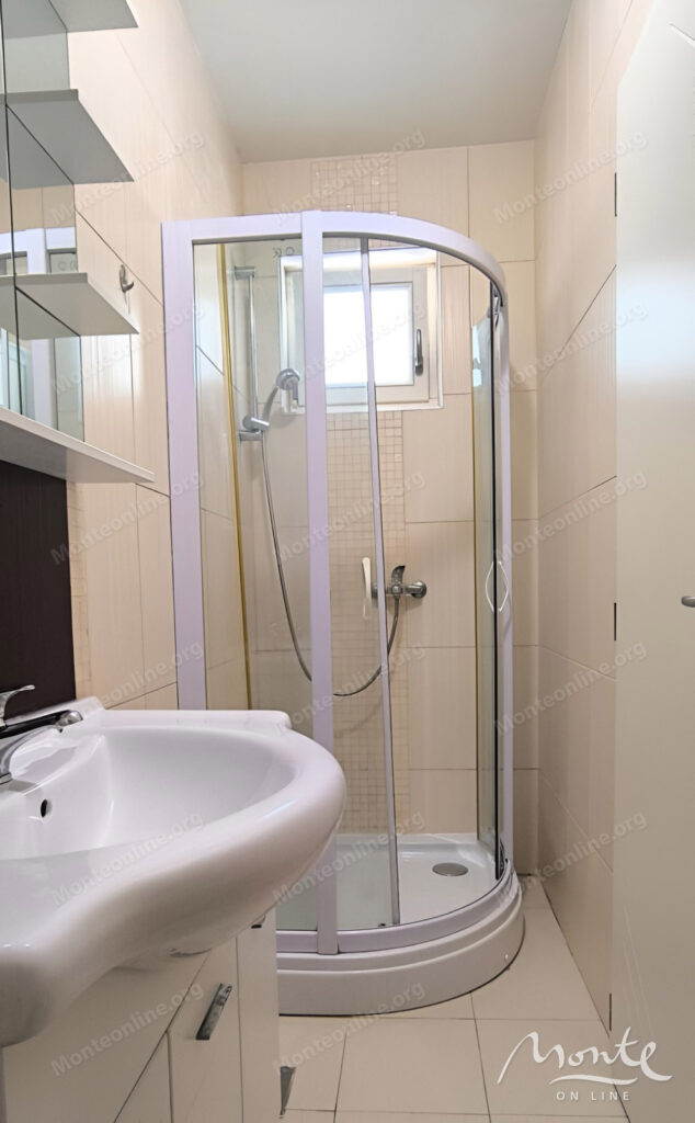 svetlaya kvartira u morya v risane vid v kotoryj vlyublyaeshsya 12