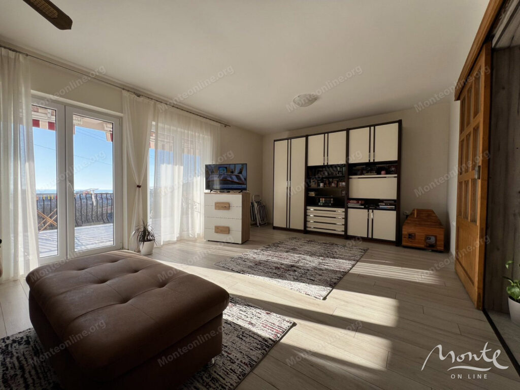 tryohetazhnyj dom s dvumya otdelnymi apartamentami v bare 05