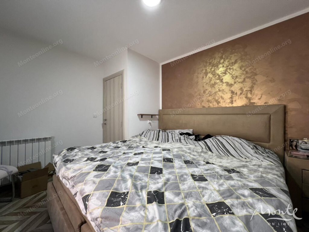 tryohetazhnyj dom s dvumya otdelnymi apartamentami v bare 09