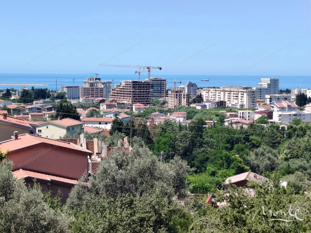 tryohetazhnyj dom s dvumya otdelnymi apartamentami v bare 20