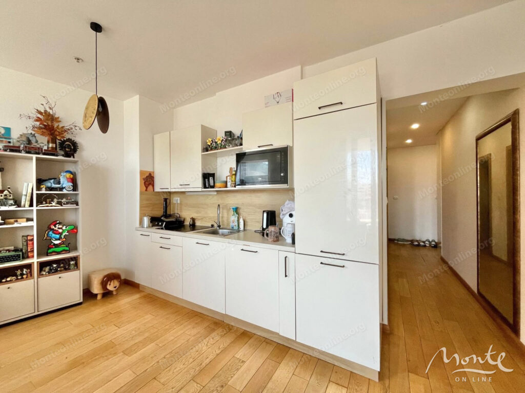 uyutnaya 1 spalnaya kvartira v budve na pervoj linii s vidom na staryj gorod 04