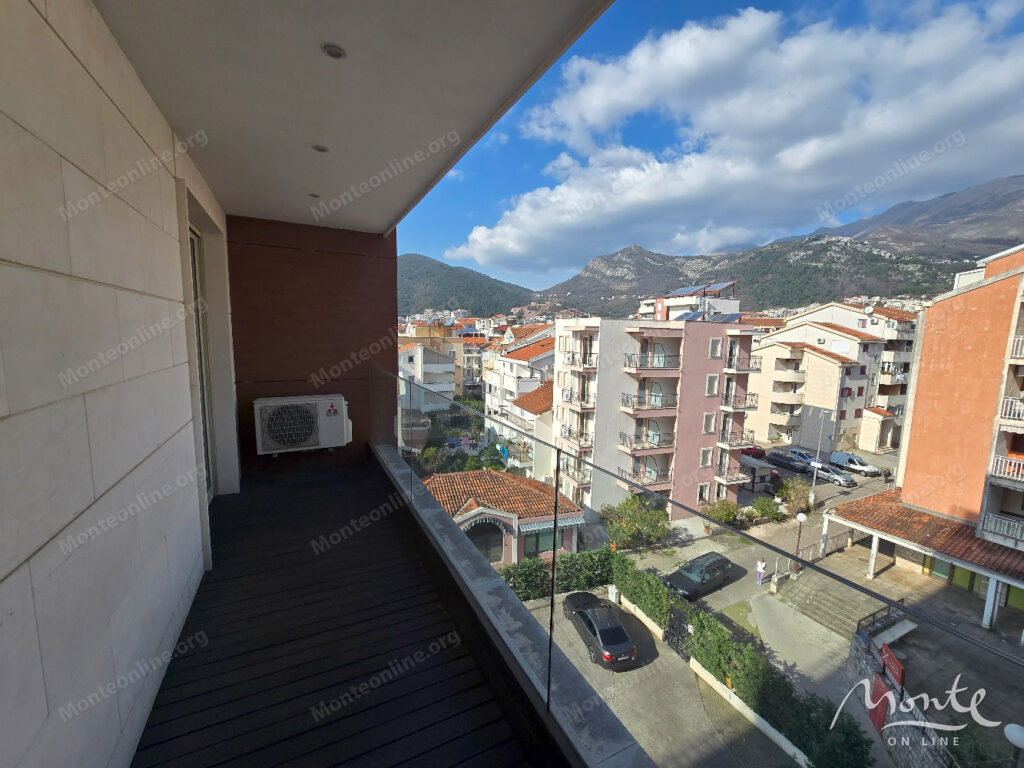 uyutnaya 1 spalnaya kvartira v czentre budvy s vidom na gory 01