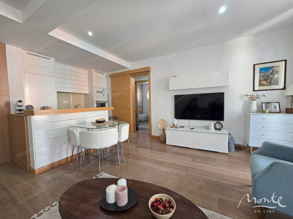 uyutnaya 1 spalnaya kvartira v czentre budvy s vidom na gory 04