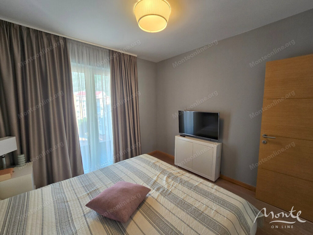 uyutnaya 1 spalnaya kvartira v czentre budvy s vidom na gory 09