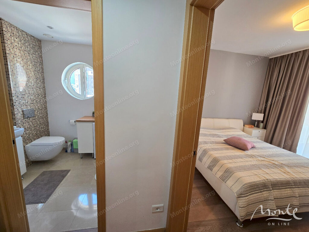 uyutnaya 1 spalnaya kvartira v czentre budvy s vidom na gory 11