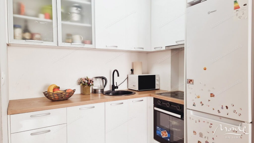 uyutnaya 1 spalnaya kvartira v tihom rajone lazi budva 06