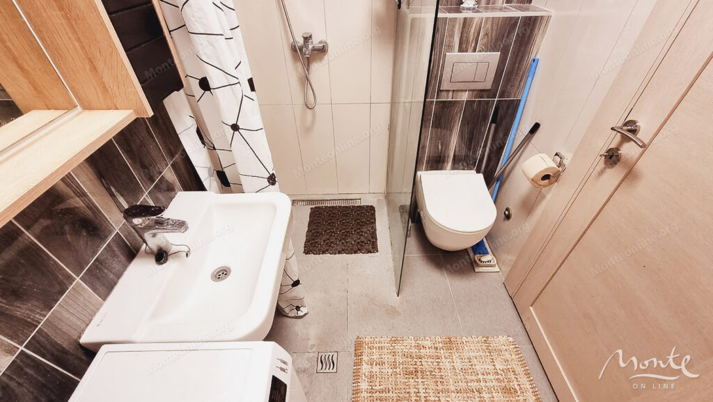 uyutnaya 1 spalnaya kvartira v tihom rajone lazi budva 10