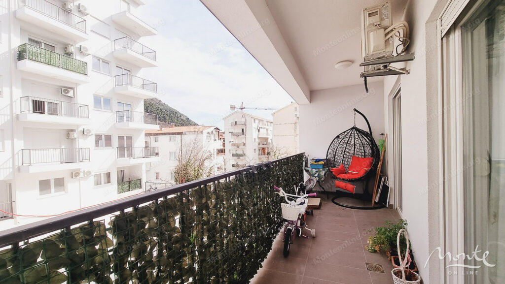 uyutnaya 1 spalnaya kvartira v tihom rajone lazi budva 13